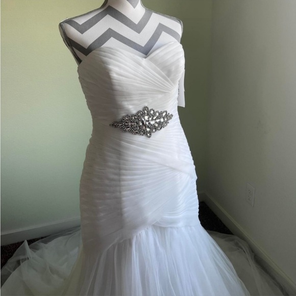 David’s Bridal Mermaid Tulle Ruched Wedding Gown - Picture 2 of 6